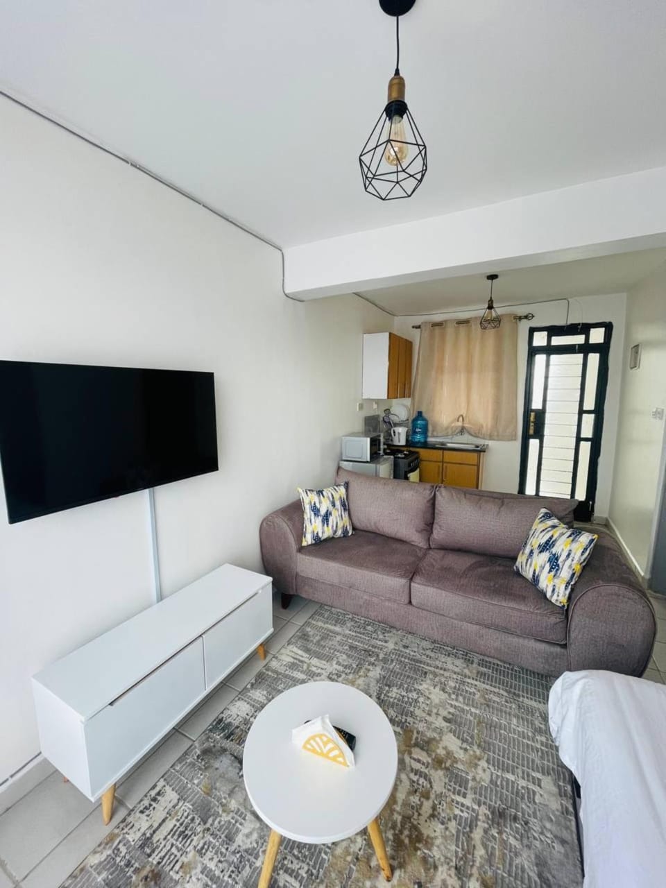 Communal lounge/ TV room, TV and multimedia, Living room, Seating area, Evening entertainment