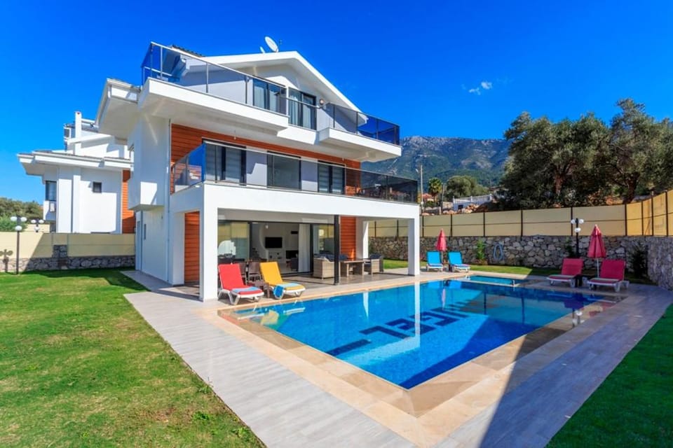 Natural landscape, Mountain view, Pool view, Swimming pool, sunbed