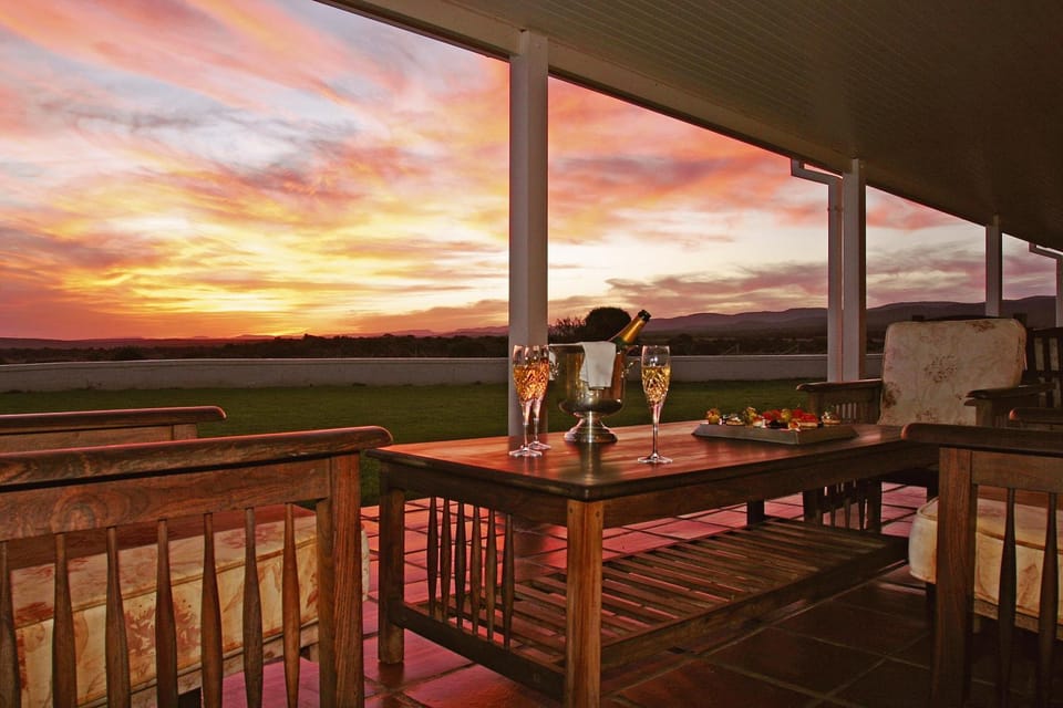 Property building, Natural landscape, Balcony/Terrace, Food and drinks, Food, Sunset
