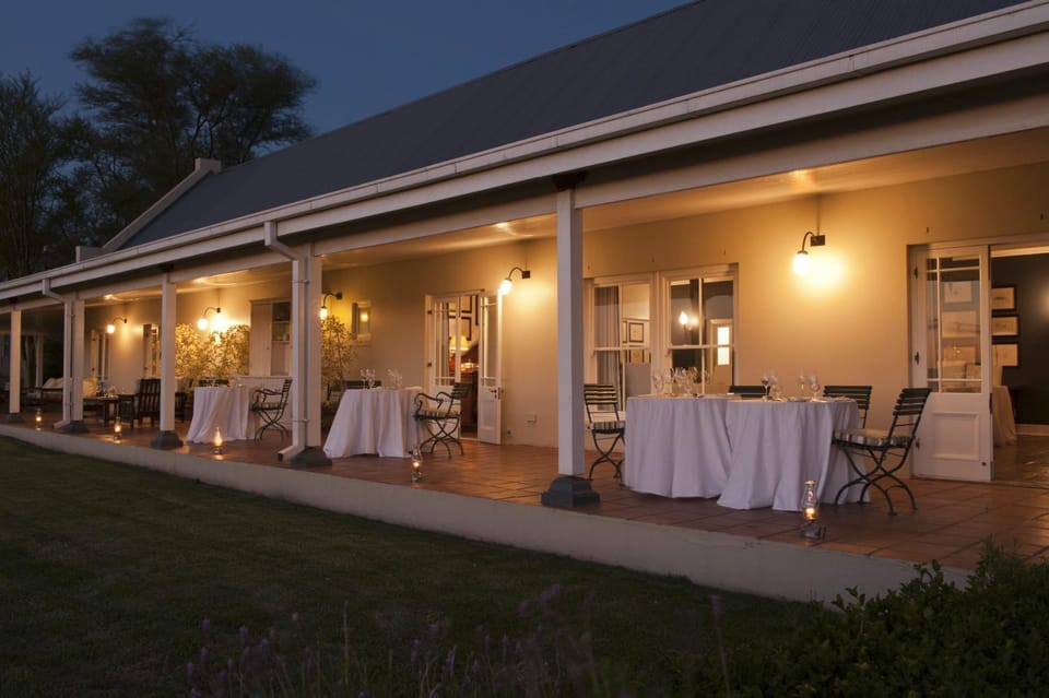 Property building, Patio, Restaurant/places to eat, Night, Dining area