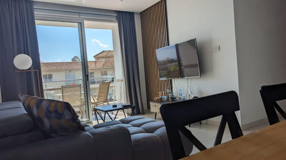 Communal lounge/ TV room, TV and multimedia, Living room, Seating area, Evening entertainment