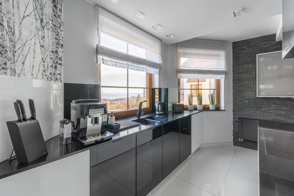 Coffee/tea facilities, Kitchen or kitchenette, dishwasher, stove