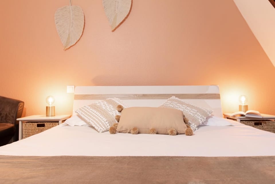 Bed, Bedroom