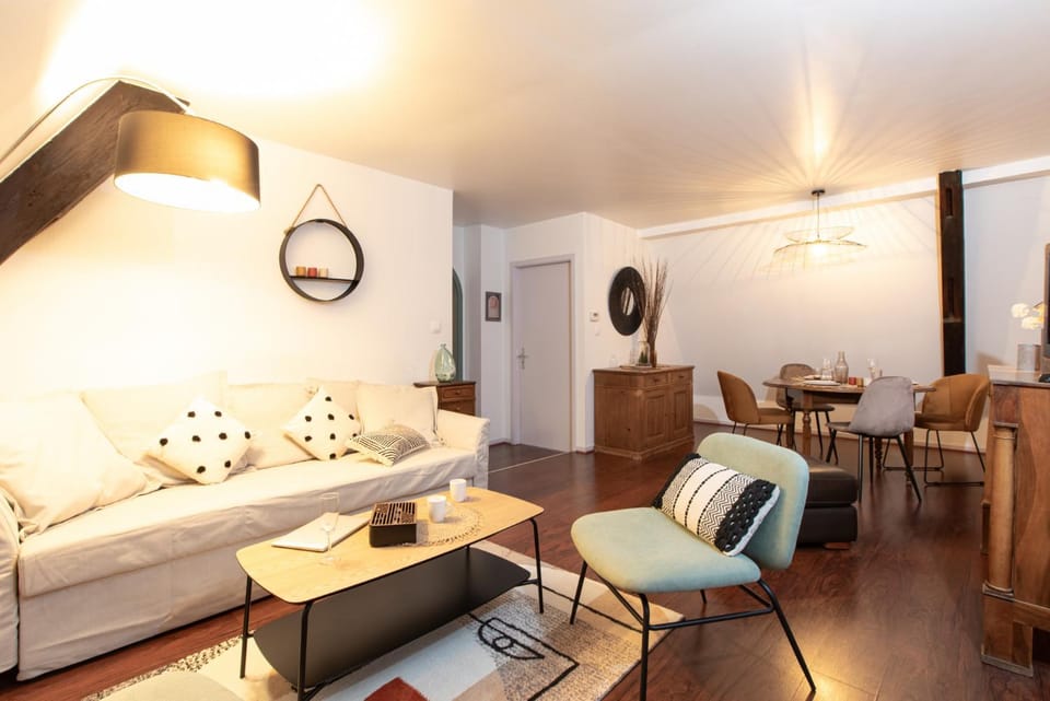 TV and multimedia, Seating area, Dining area