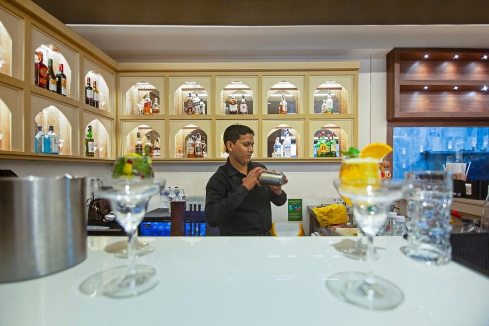 Lounge or bar, Food and drinks, Drinks