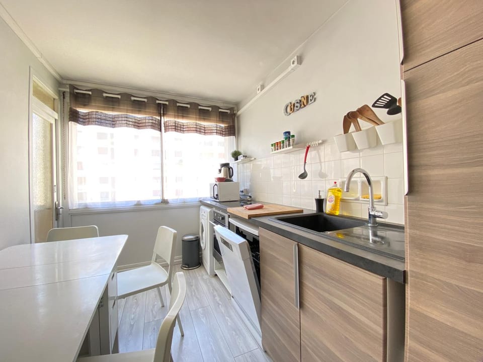 Cosy, spacieux avec 3 chambres et espaces de travail - Pres Bas Apartment in Clermont-Ferrand