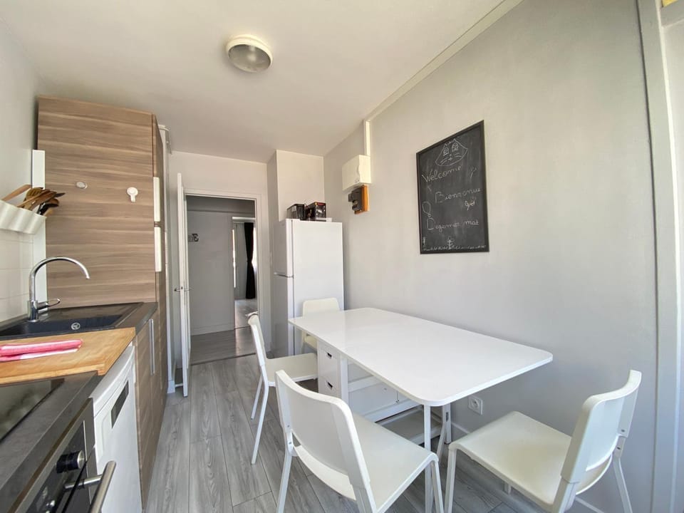 Cosy, spacieux avec 3 chambres et espaces de travail - Pres Bas Apartment in Clermont-Ferrand