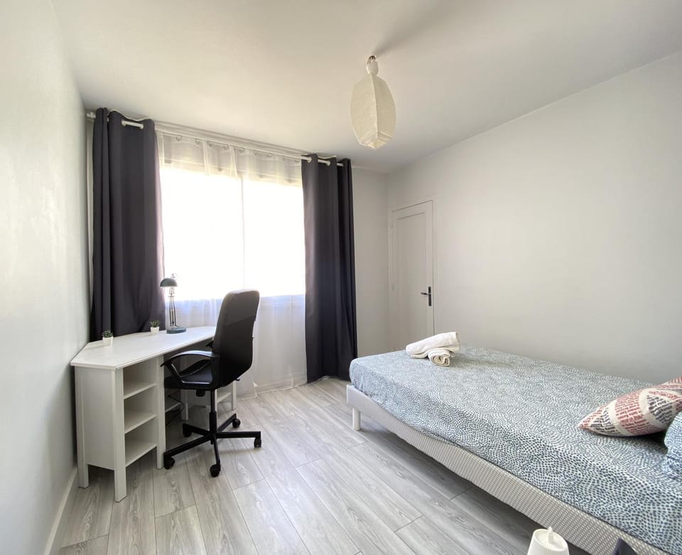 Cosy, spacieux avec 3 chambres et espaces de travail - Pres Bas Apartment in Clermont-Ferrand