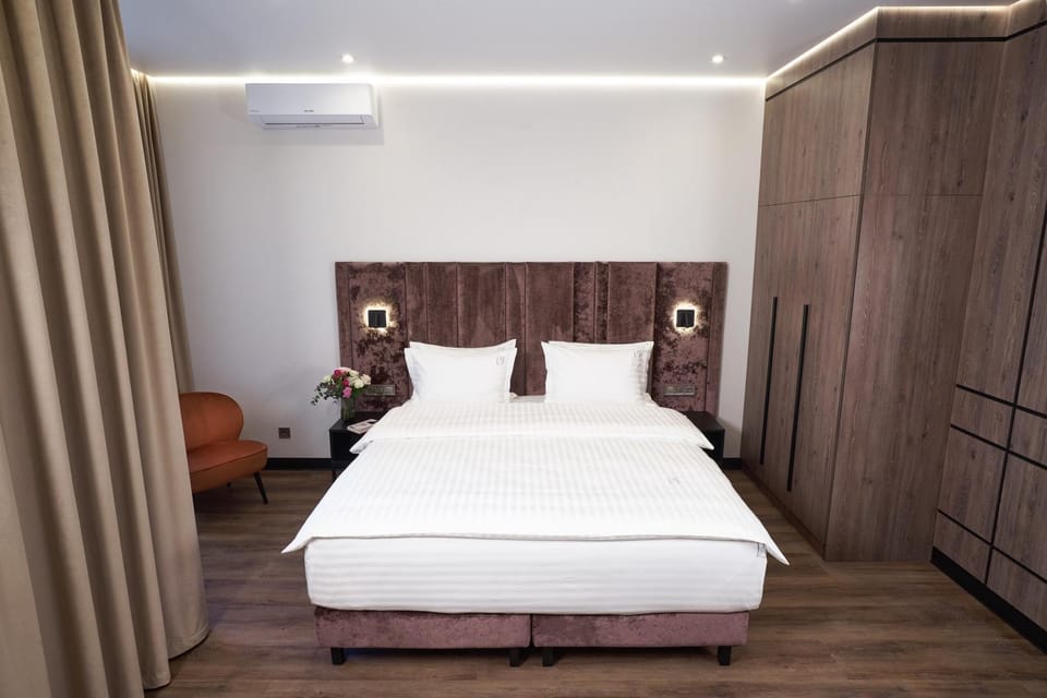 Bed, Photo of the whole room, Bedroom, wardrobe, air conditioner
