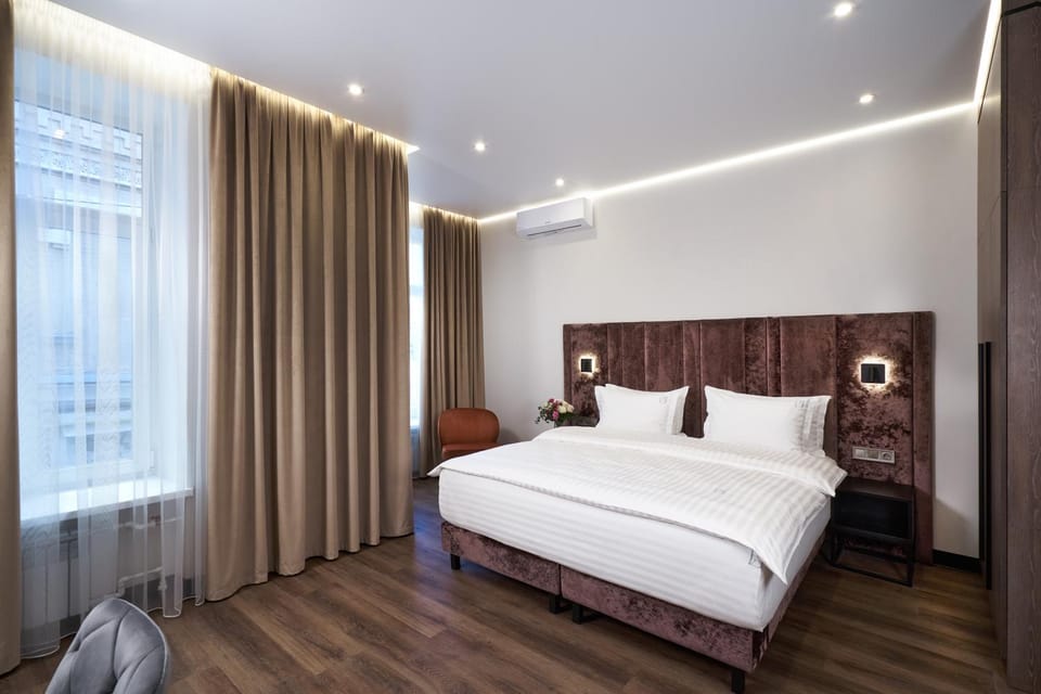Bed, Photo of the whole room, Bedroom, air conditioner