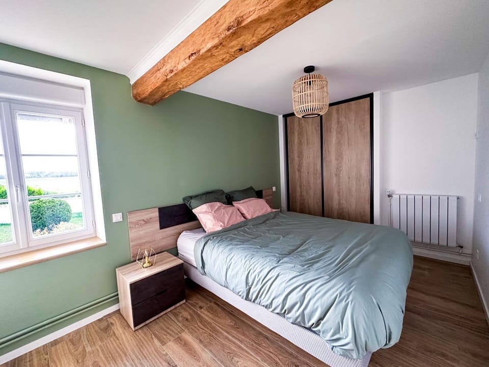 Bed, Photo of the whole room, Bedroom