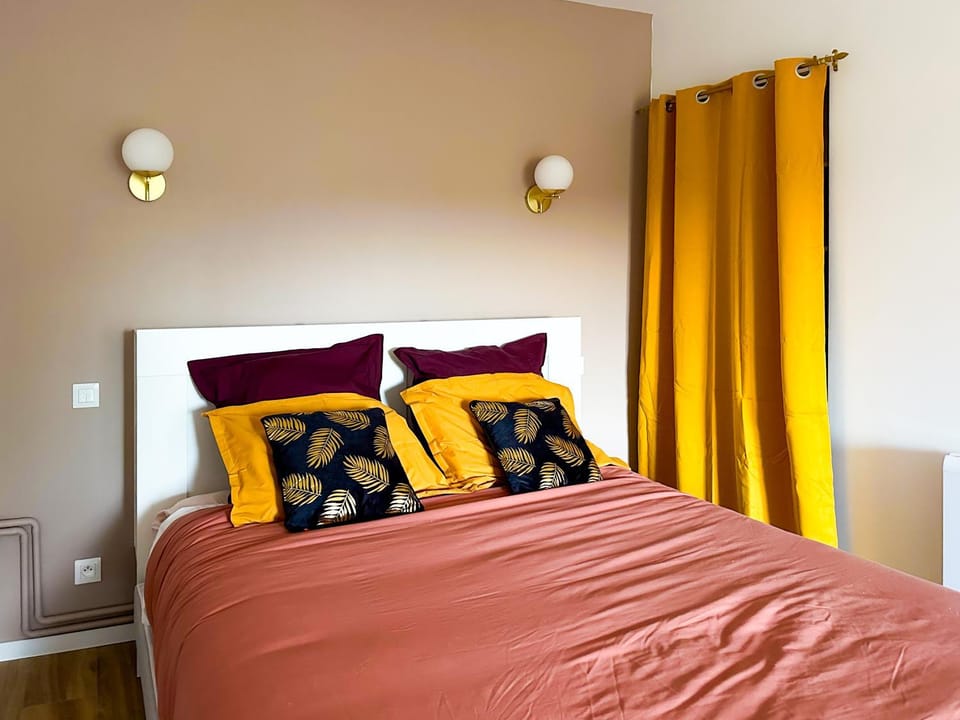 Bed, Bedroom