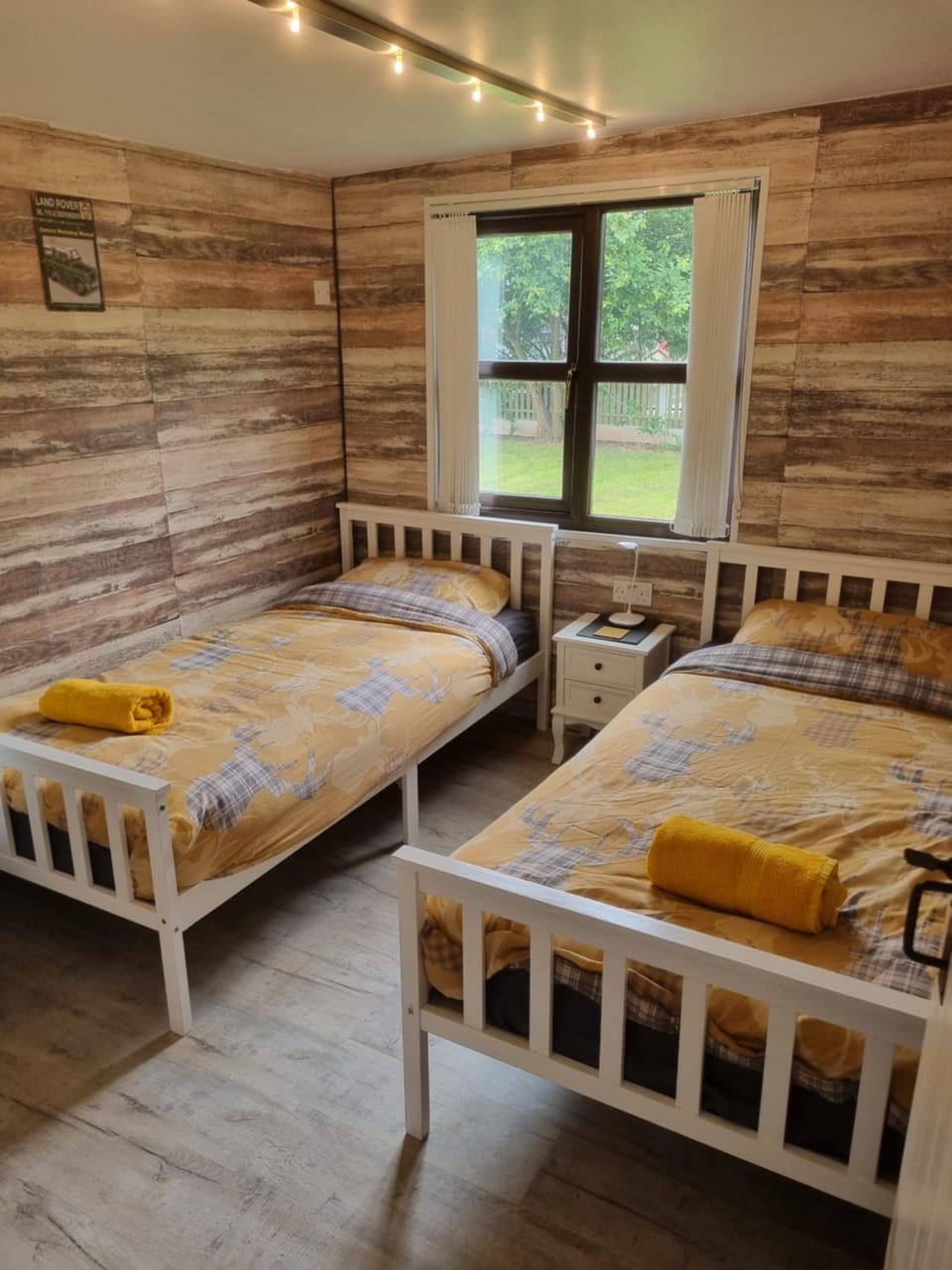 Bedroom, towels