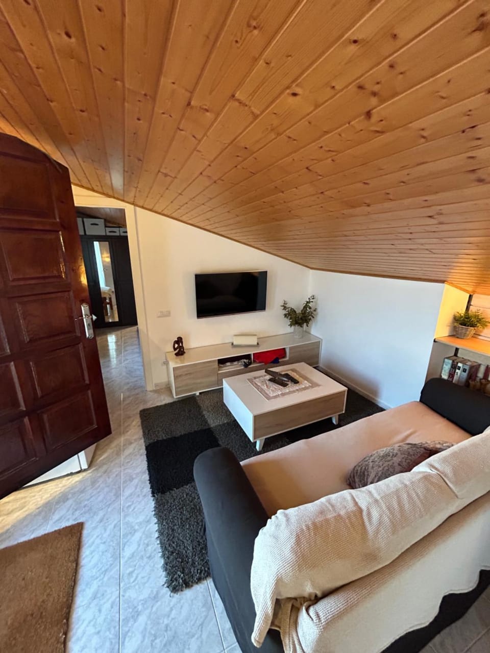 TV and multimedia, Photo of the whole room