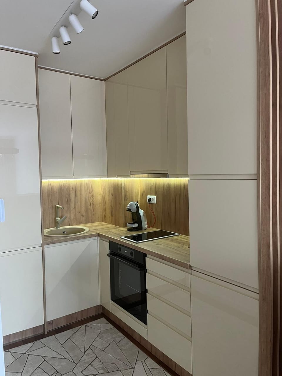 Kitchen or kitchenette, pet friendly, stove