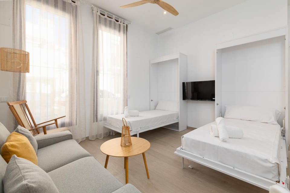 Bed, Living room, fireplace