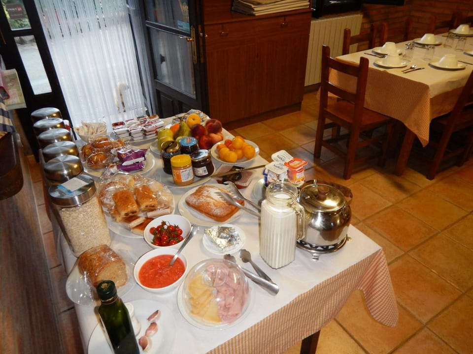Food and drinks, Buffet breakfast