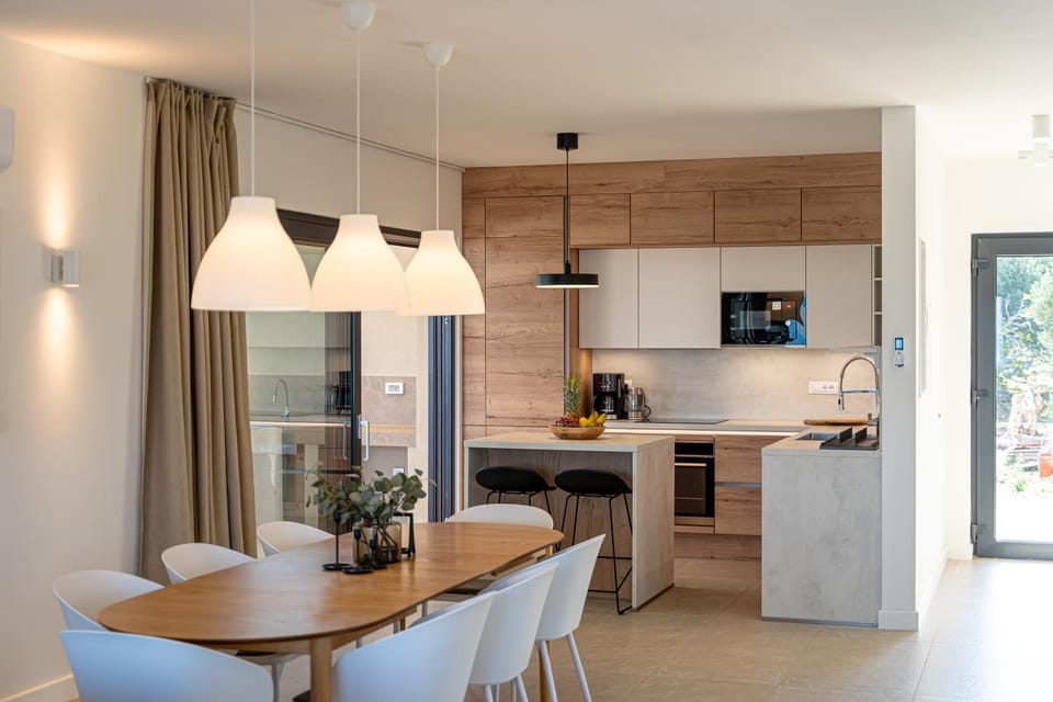 Kitchen or kitchenette, Dining area, dishwasher, minibar, pet friendly, stove