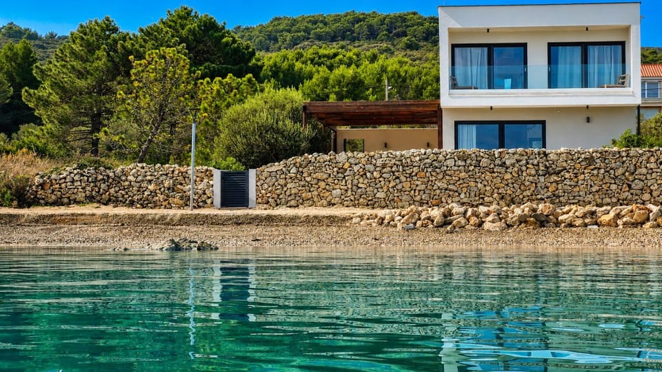 Property building, Spring, Day, Natural landscape, Sea view