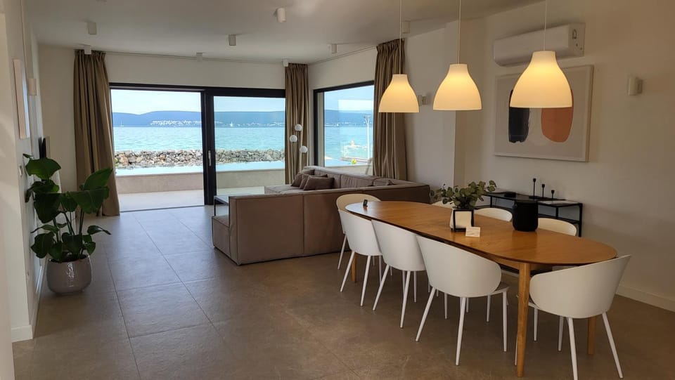 Natural landscape, Living room, Seating area, Dining area