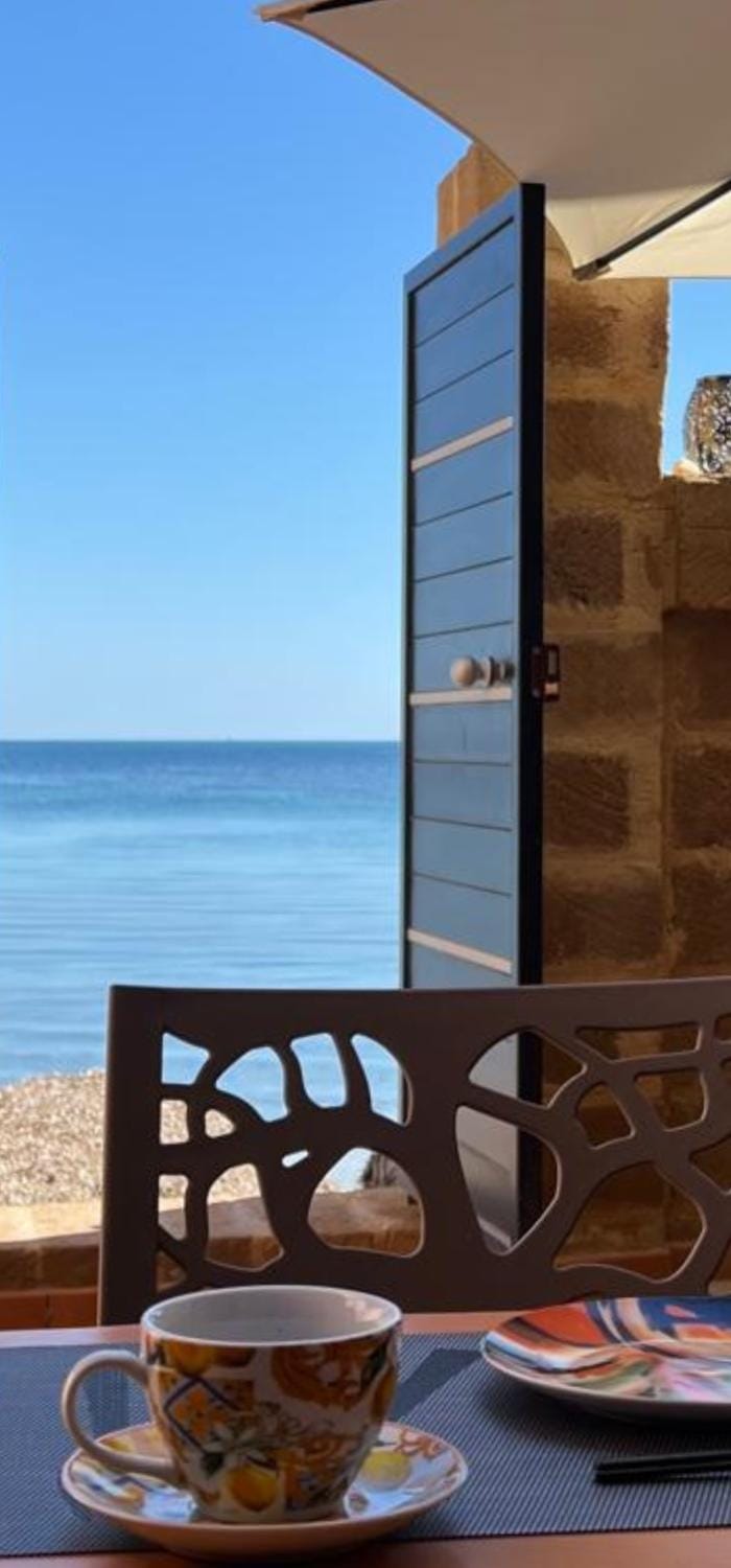 Natural landscape, View (from property/room), Balcony/Terrace, Dining area, Beach, Sea view