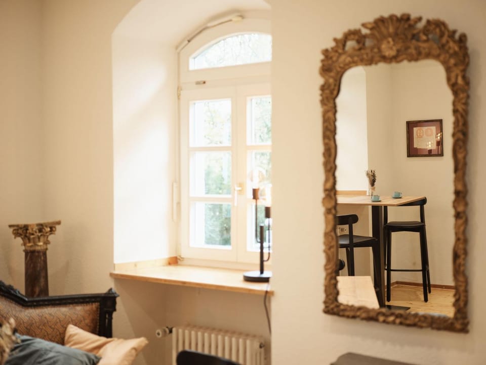 Seating area, Dining area, Internal: Not applicable to any particular room