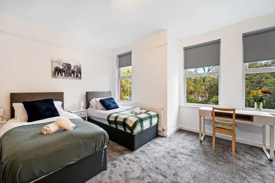 Bed, Other, Photo of the whole room, Seating area, Bedroom, towels