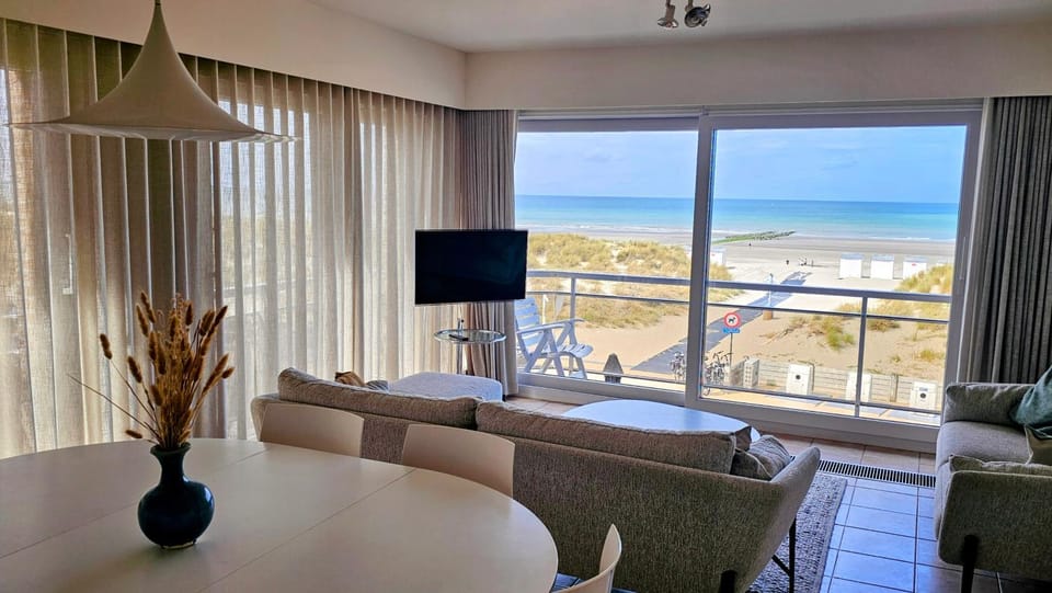 Living room, Seating area, Dining area, Beach, Sea view