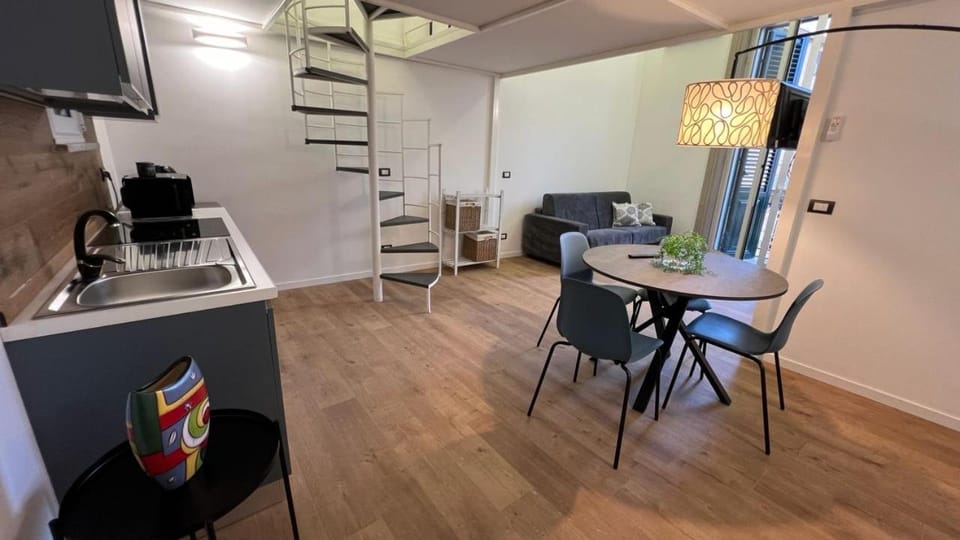 TV and multimedia, Kitchen or kitchenette, Living room, Seating area, Dining area, minibar, pet friendly, stove