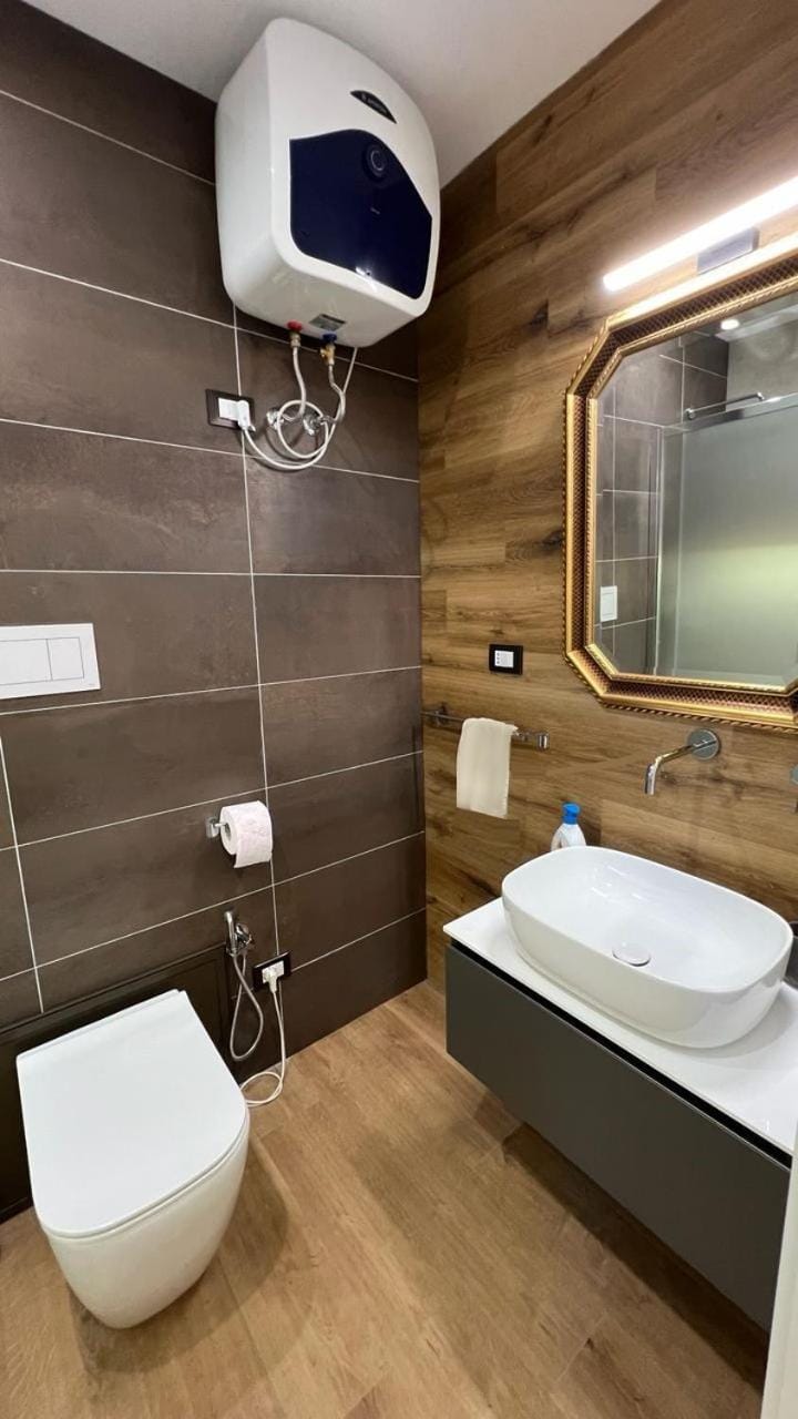Shower, Toilet, Bathroom, towels