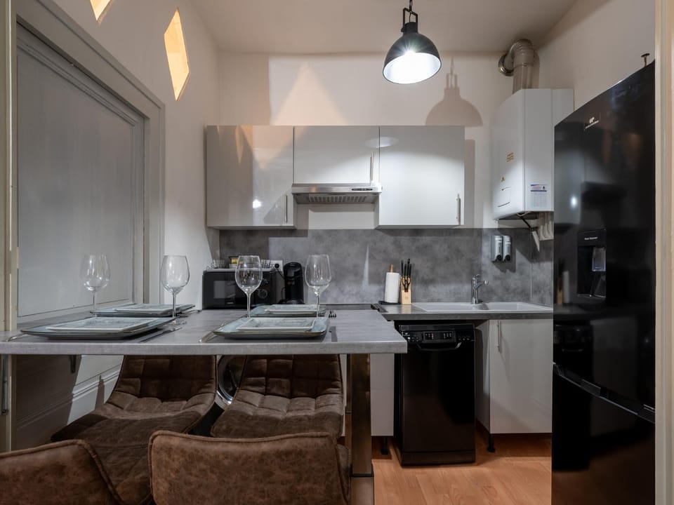 Coffee/tea facilities, Kitchen or kitchenette, Dining area, dishwasher, internet, minibar, oven, stove, washing machine