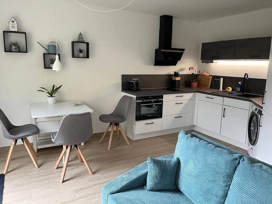 Seating area, Dining area