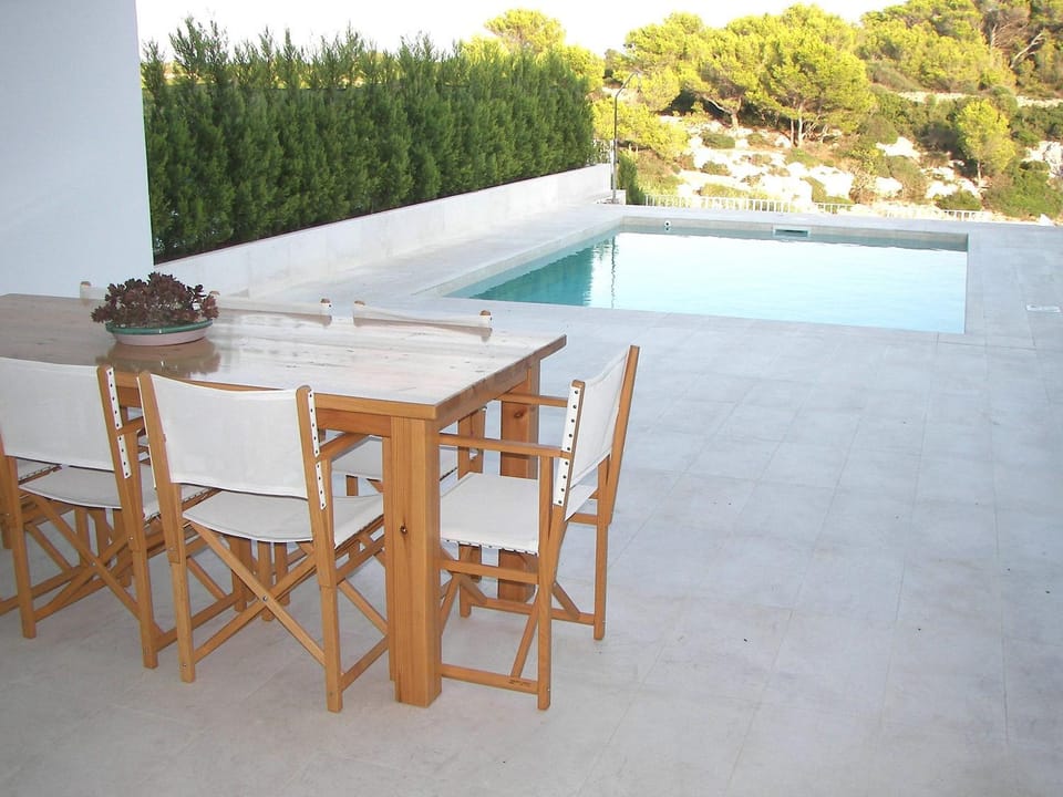Patio, Day, Swimming pool