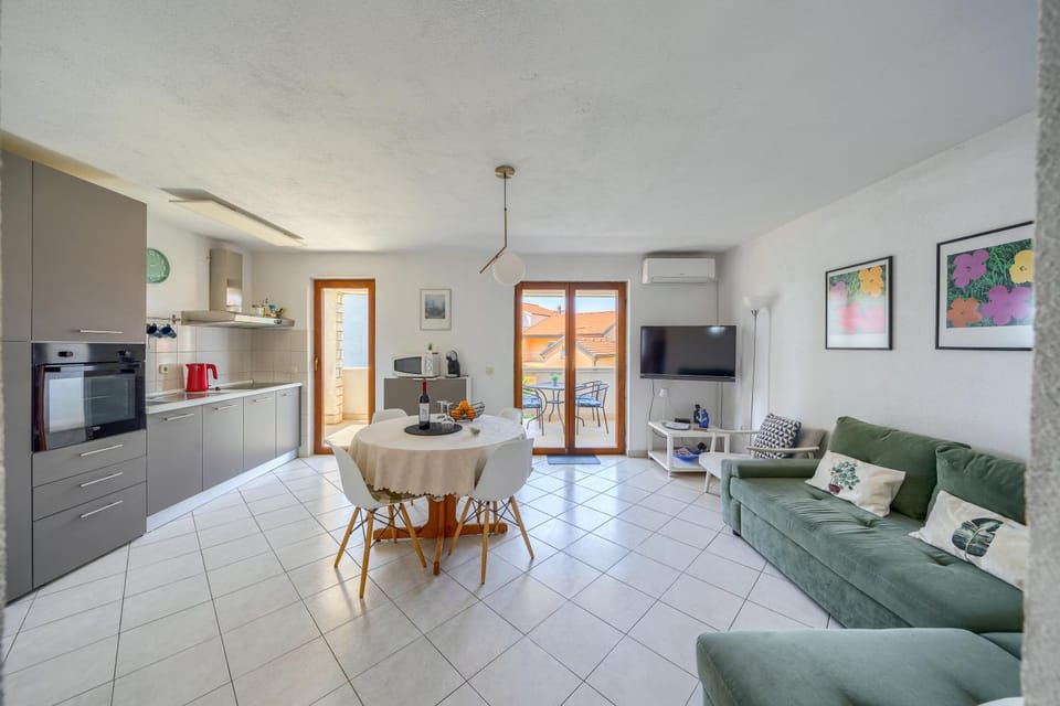 Kitchen or kitchenette, Living room, Dining area