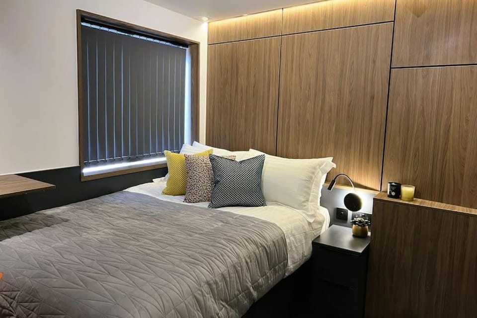 Bed, Bedroom, wardrobe