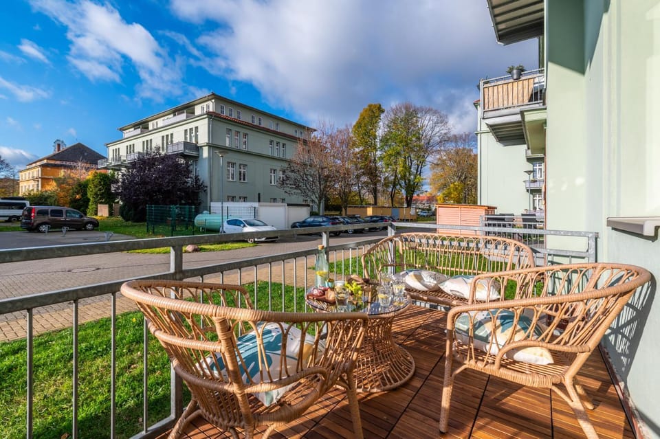 Day, View (from property/room), Balcony/Terrace, Balcony/Terrace, Seating area, Garden view, Parking
