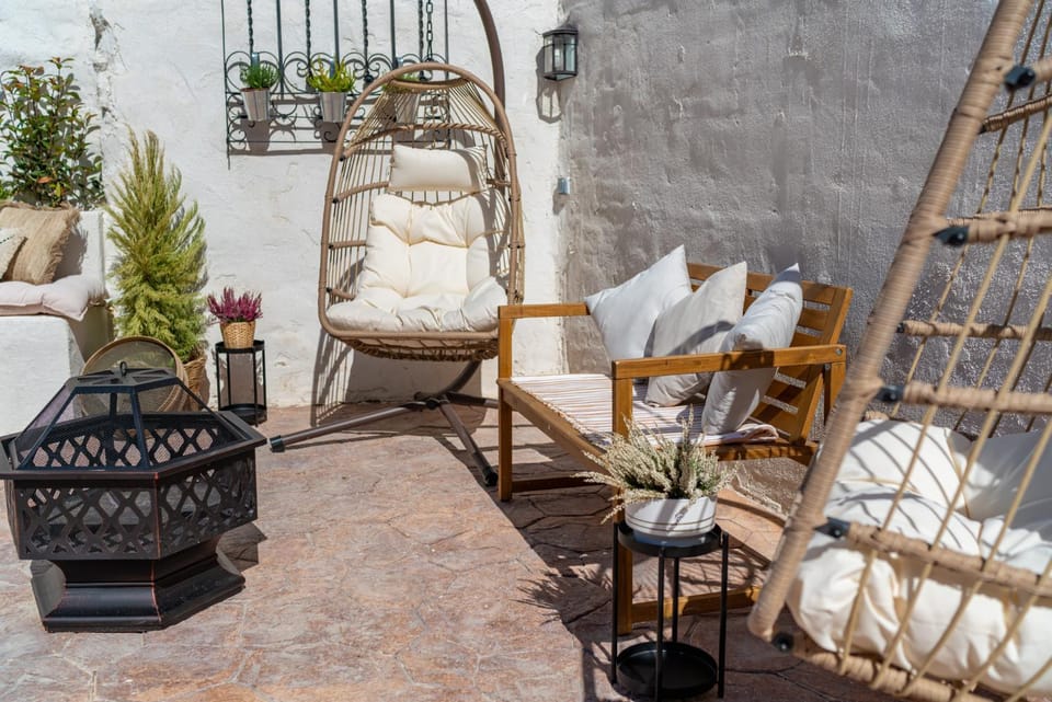 Patio, Day, Inner courtyard view