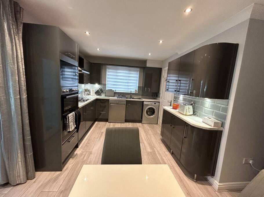 Spacious House To Accommodate 6 House in England