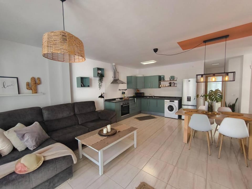 RenTenerife Magec Swing & Sun - Amarilla Golf Apartment in Abona