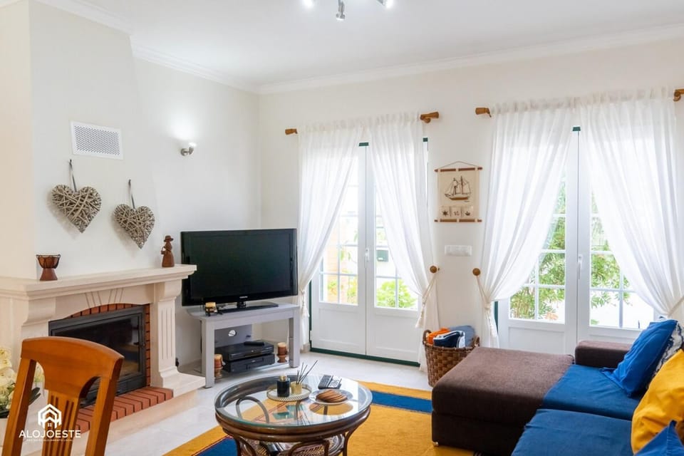 Santa Beach Villa - 3 bedrooms & BBQ Villa in Lisbon District