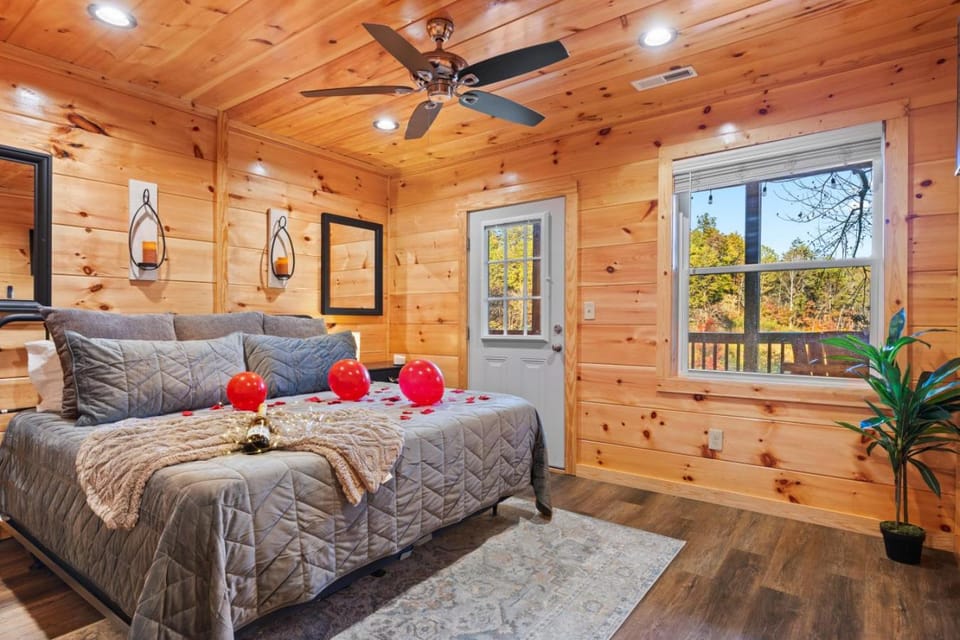Dollywood Delights by Ghosal Luxury Lodging House in Pigeon Forge