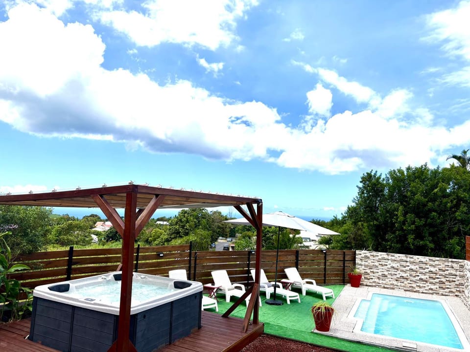 View (from property/room), Pool view, Swimming pool, sunbed