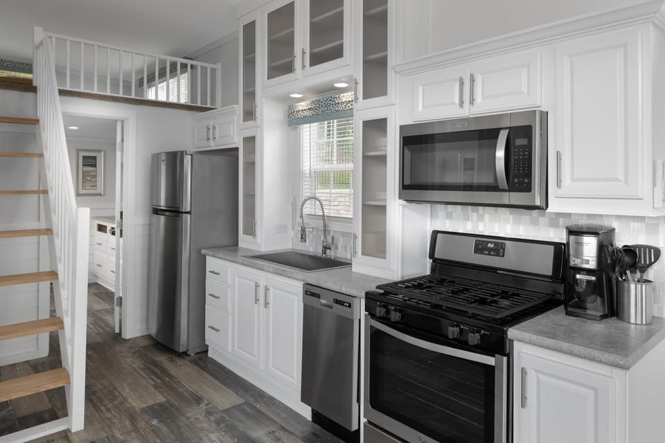 Kitchen or kitchenette, kitchen