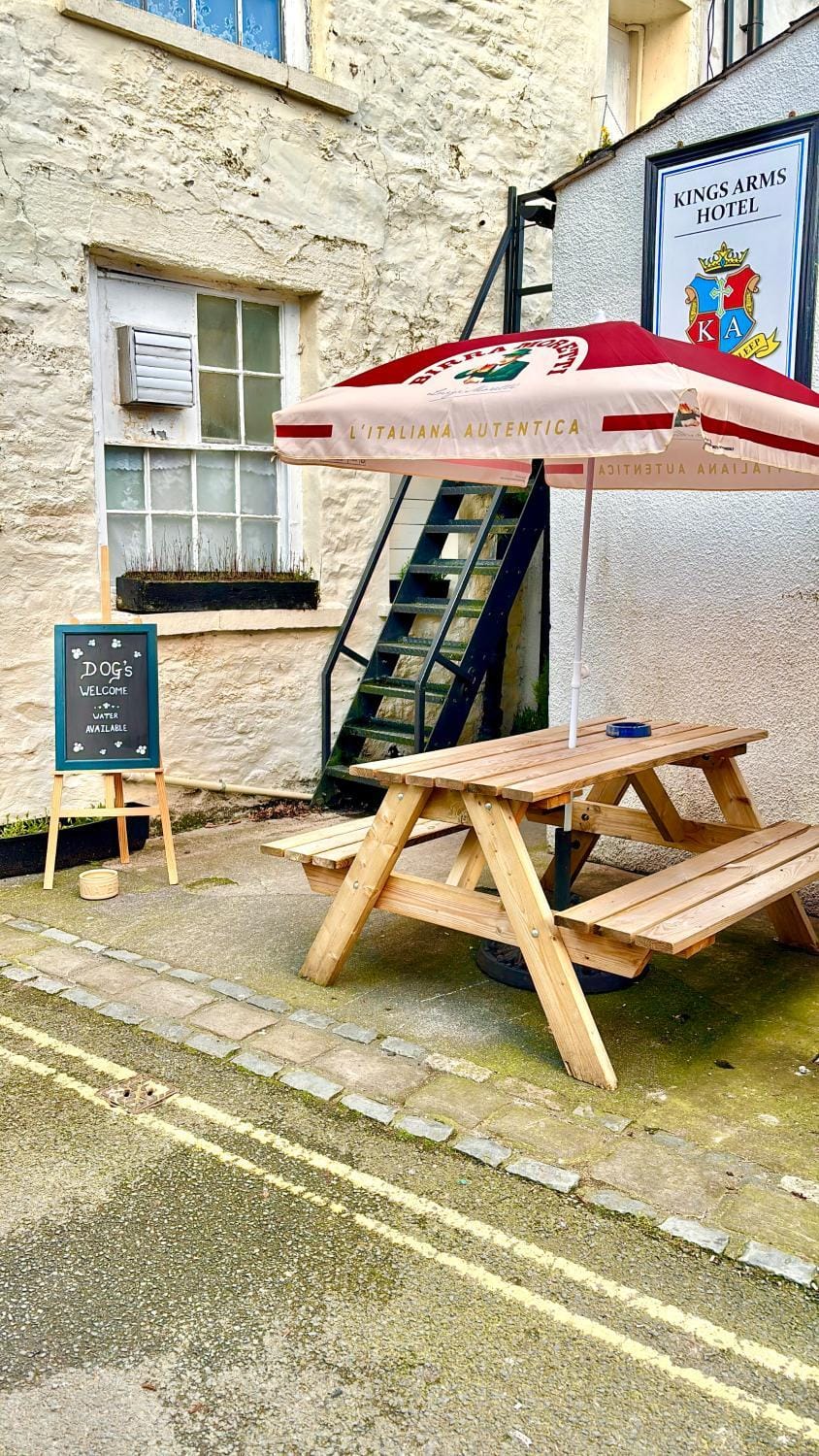 Restaurant/places to eat, Food and drinks