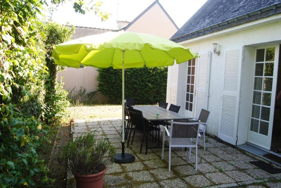 Patio, Garden, Dining area