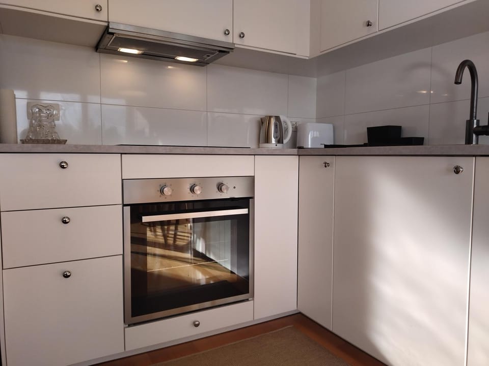 Kitchen or kitchenette, pet friendly, stove