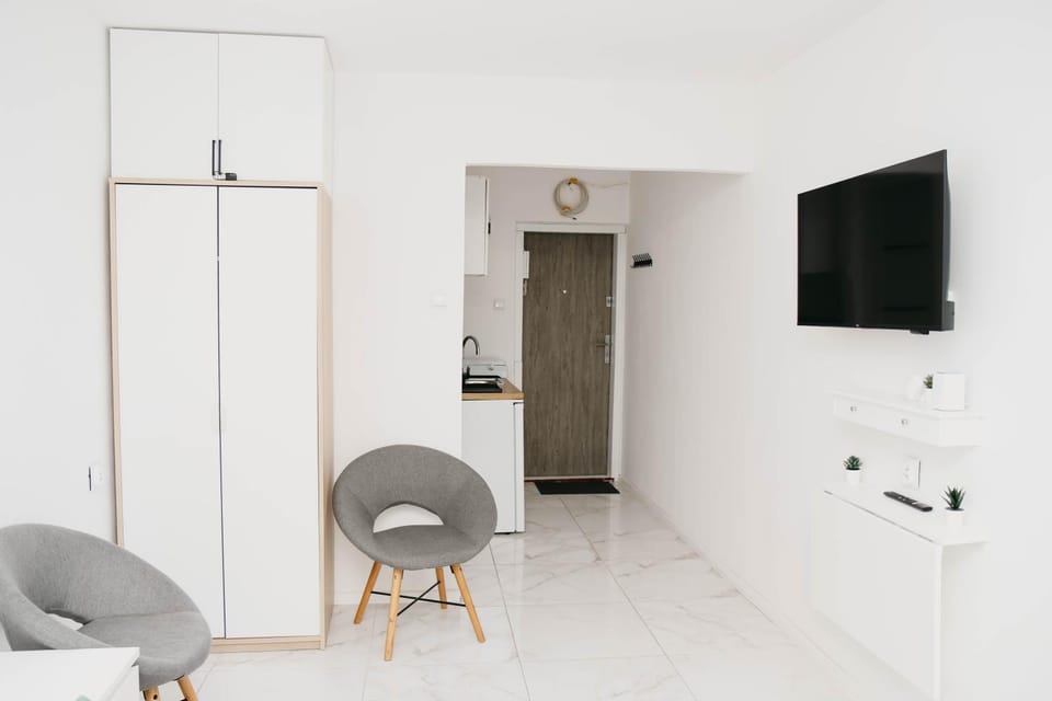 TV and multimedia, Kitchen or kitchenette, wardrobe