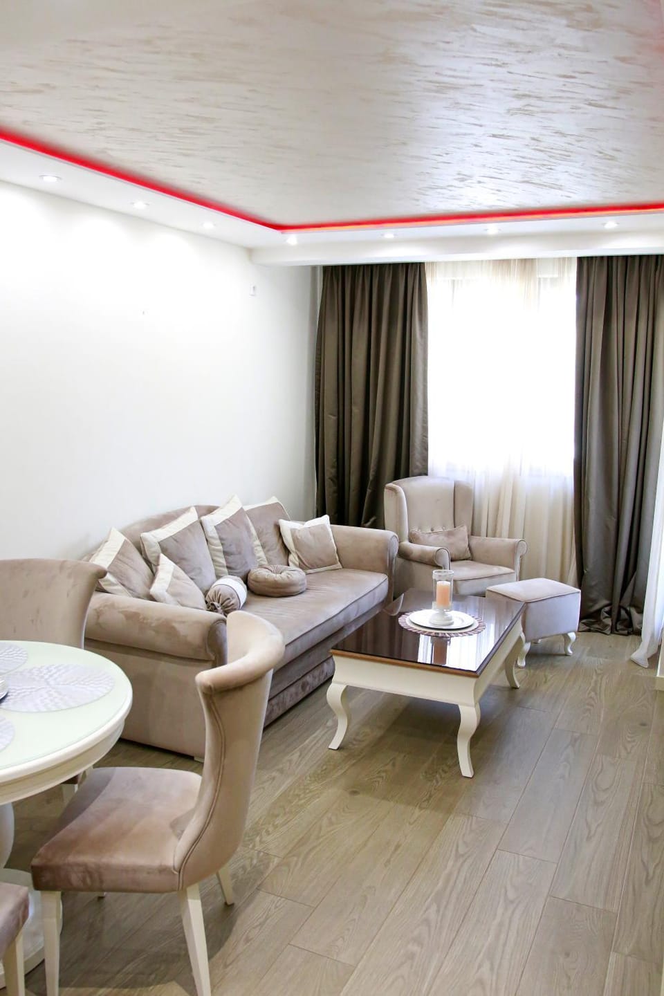 Living room, Seating area