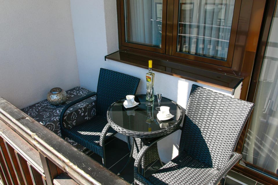 View (from property/room), Balcony/Terrace, Seating area