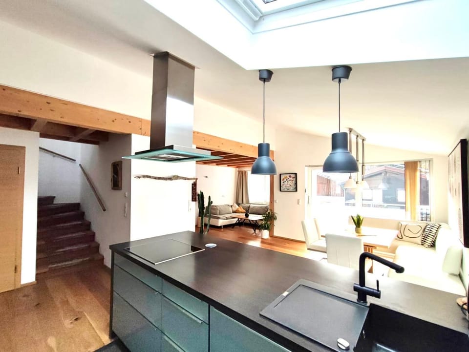 Kitchen or kitchenette, Living room, Seating area, Dining area, stove
